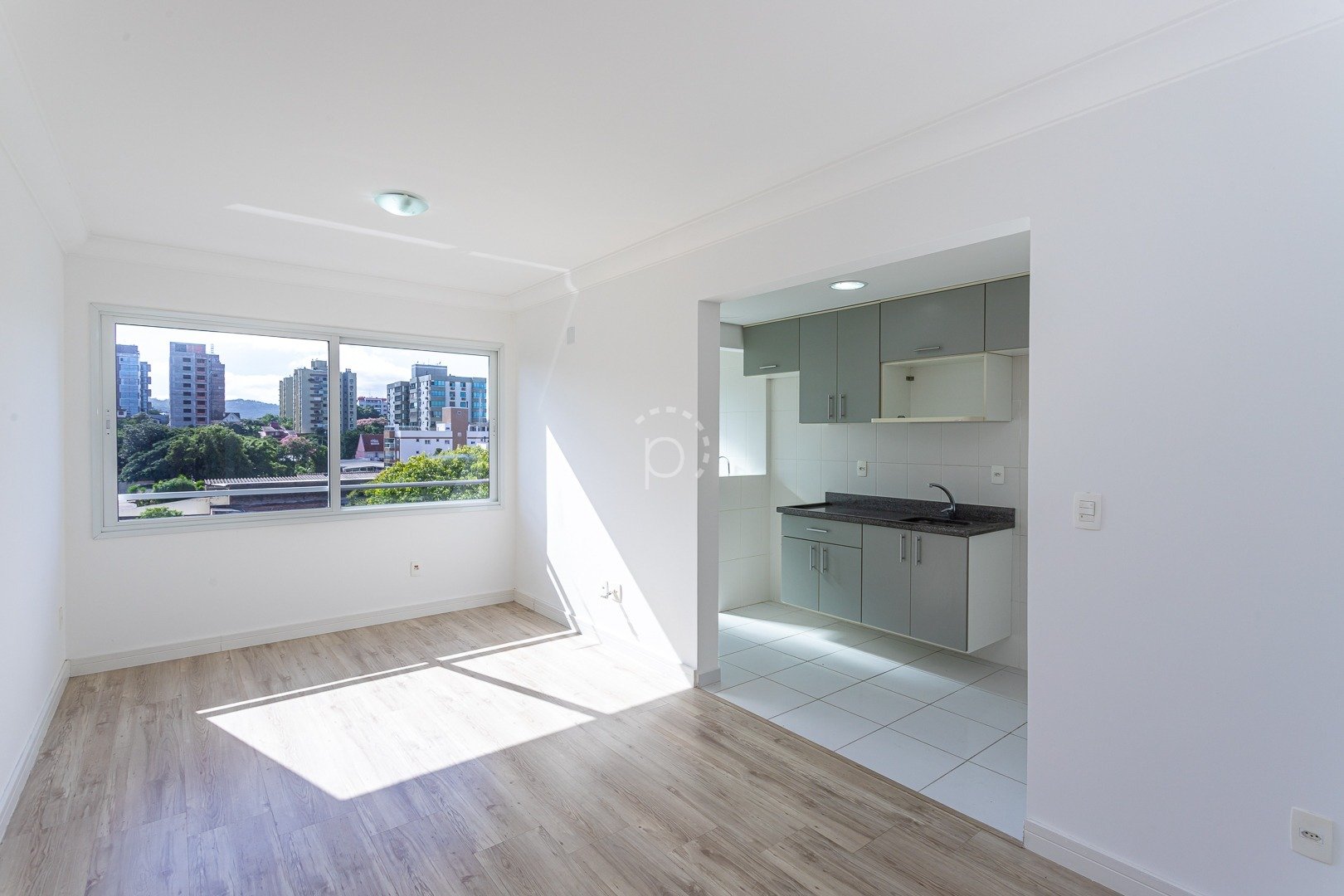 Venda de Apartamento em bairro Tristeza com 59m² Área Const. e 91m² Área Terreno