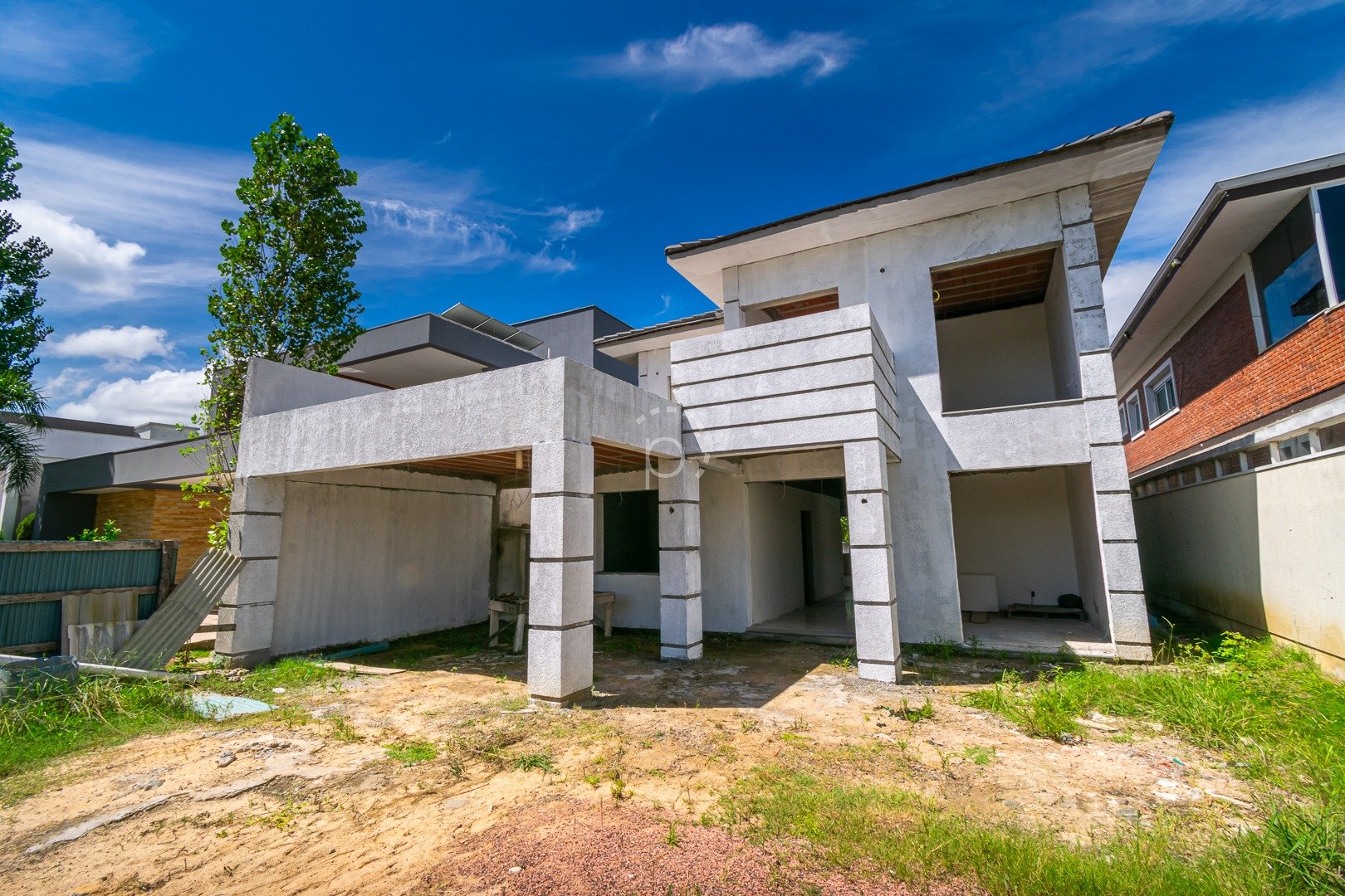 Venda de Casa em Condomínio em bairro Terra Ville com 350m² Área Const.