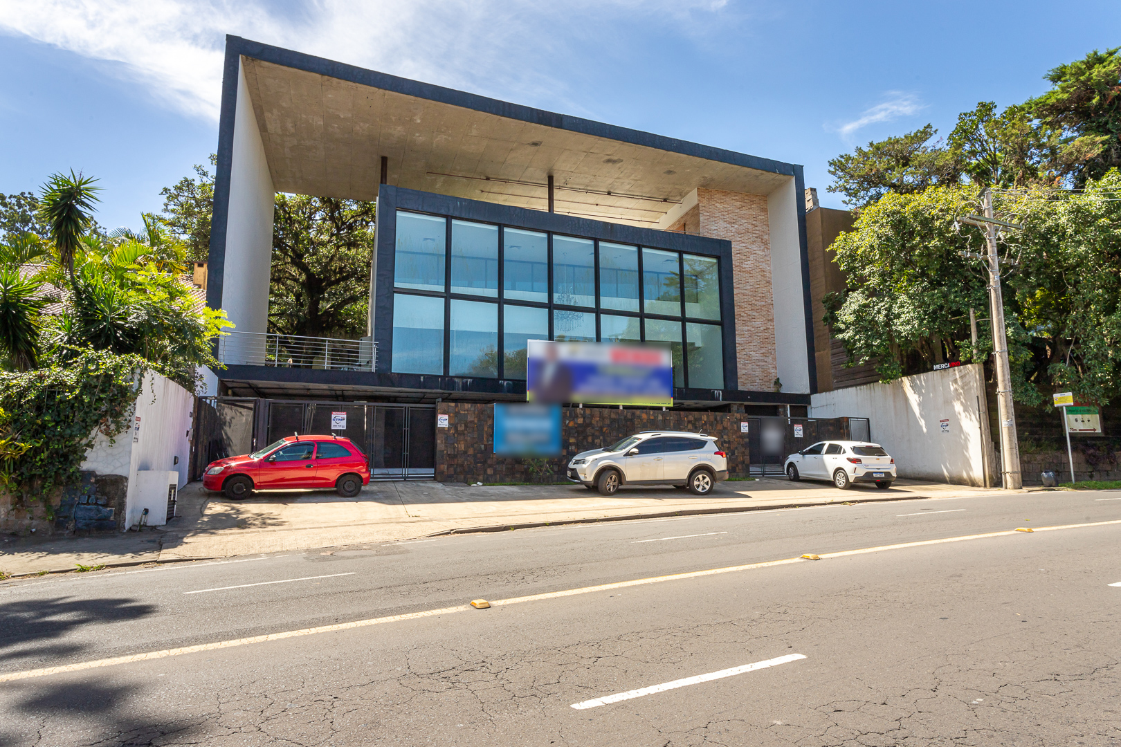 Venda de Prédio Comercial em bairro Pedra Redonda com 1900m² Área Const.