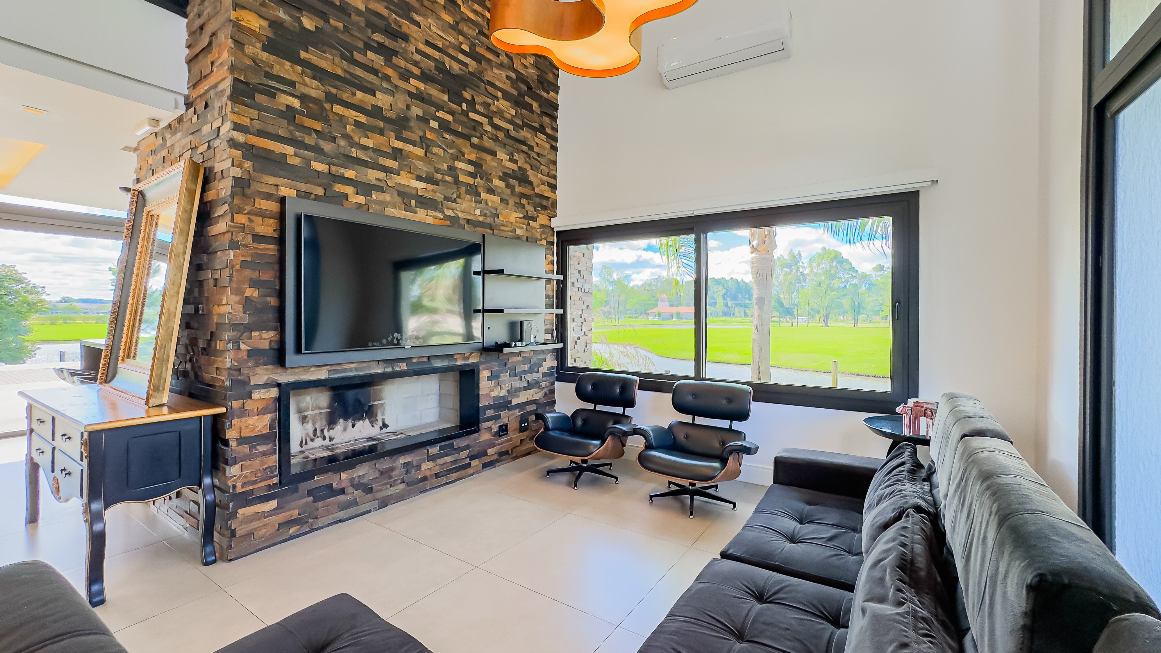 Venda de Casa em Condomínio em bairro Terra Ville com 386m² Área Const.