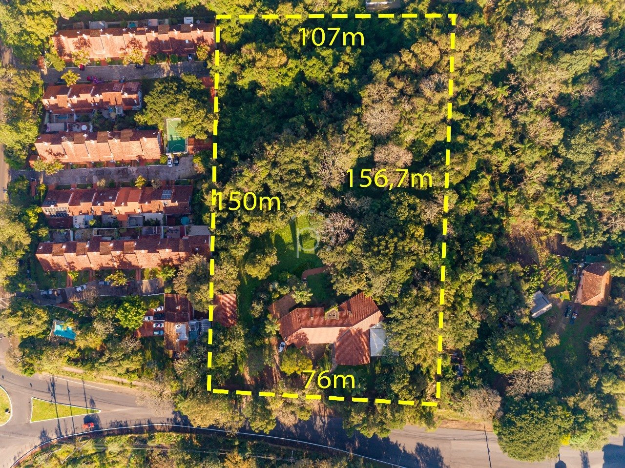 Venda de Terreno em bairro Cavalhada com 13828m² Área Const. e 13828m² Área Terreno